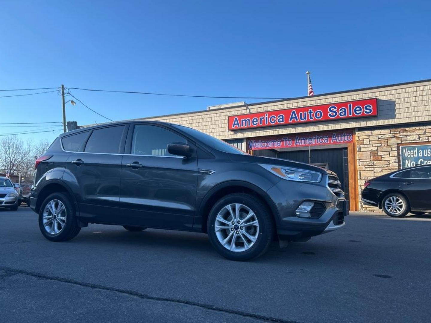 2019 GRAY FORD ESCAPE SE (1FMCU0GD2KU) with an 1.5L engine, Automatic transmission, located at 2514 Williamson Rd NE, Roanoke, VA, 24012, (540) 265-7770, 37.294636, -79.936249 - NO CREDIT CHECK FINANCING WITH ONLY $3700 DOWN PAYMENT!!!! Check out our website www.needausedvehicle.com for our No Credit Check/ In House Financing options!! No Credit Check Available!!! In House Financing Available!!! All Clean Title Vehicles (no Salvaged or flooded vehicles ever on our lot)! - Photo#0