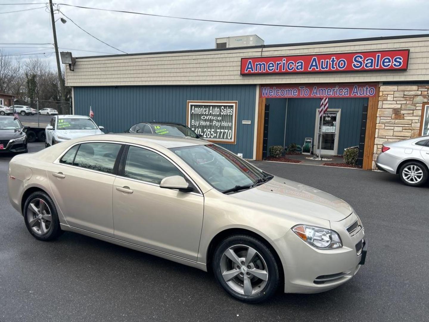 2011 GOLD CHEVROLET MALIBU 1LT (1G1ZC5E10BF) with an 2.4L engine, Automatic transmission, located at 2514 Williamson Rd NE, Roanoke, VA, 24012, (540) 265-7770, 37.294636, -79.936249 - NO CREDIT CHECK FINANCING WITH ONLY $1400 DOWN PAYMENT!!!! Check out our website www.needausedvehicle.com for our No Credit Check/ In House Financing options!! No Credit Check Available!!! In House Financing Available!!! All Clean Title Vehicles (no Salvaged or flooded vehicles ever on our lot)! - Photo#0