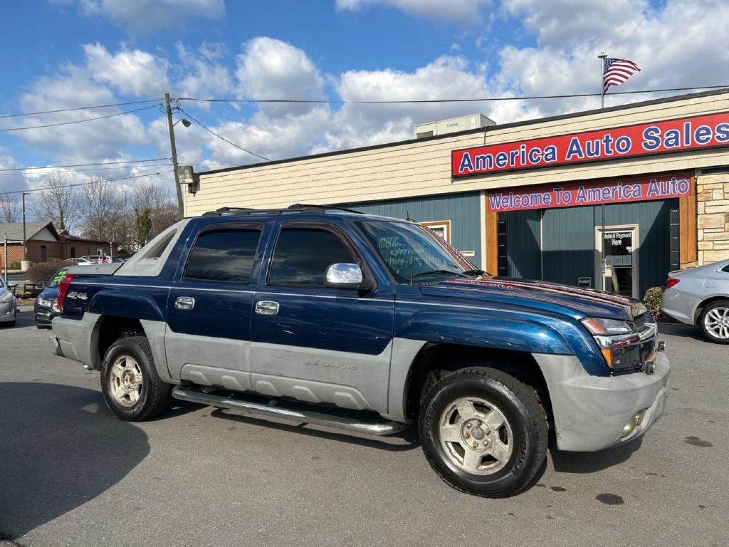 2002 BLUE CHEVROLET AVALANCHE 1500 (3GNEK13T02G) with an 5.3L engine, Automatic transmission, located at 2514 Williamson Rd NE, Roanoke, VA, 24012, (540) 265-7770, 37.294636, -79.936249 - NO CREDIT CHECK FINANCING WITH ONLY $2300 DOWN PAYMENT!!!! Check out our website www.needausedvehicle.com for our No Credit Check/ In House Financing options!! No Credit Check Available!!! In House Financing Available!!! All Clean Title Vehicles (no Salvaged or flooded vehicles ever on our lot)! - Photo#0