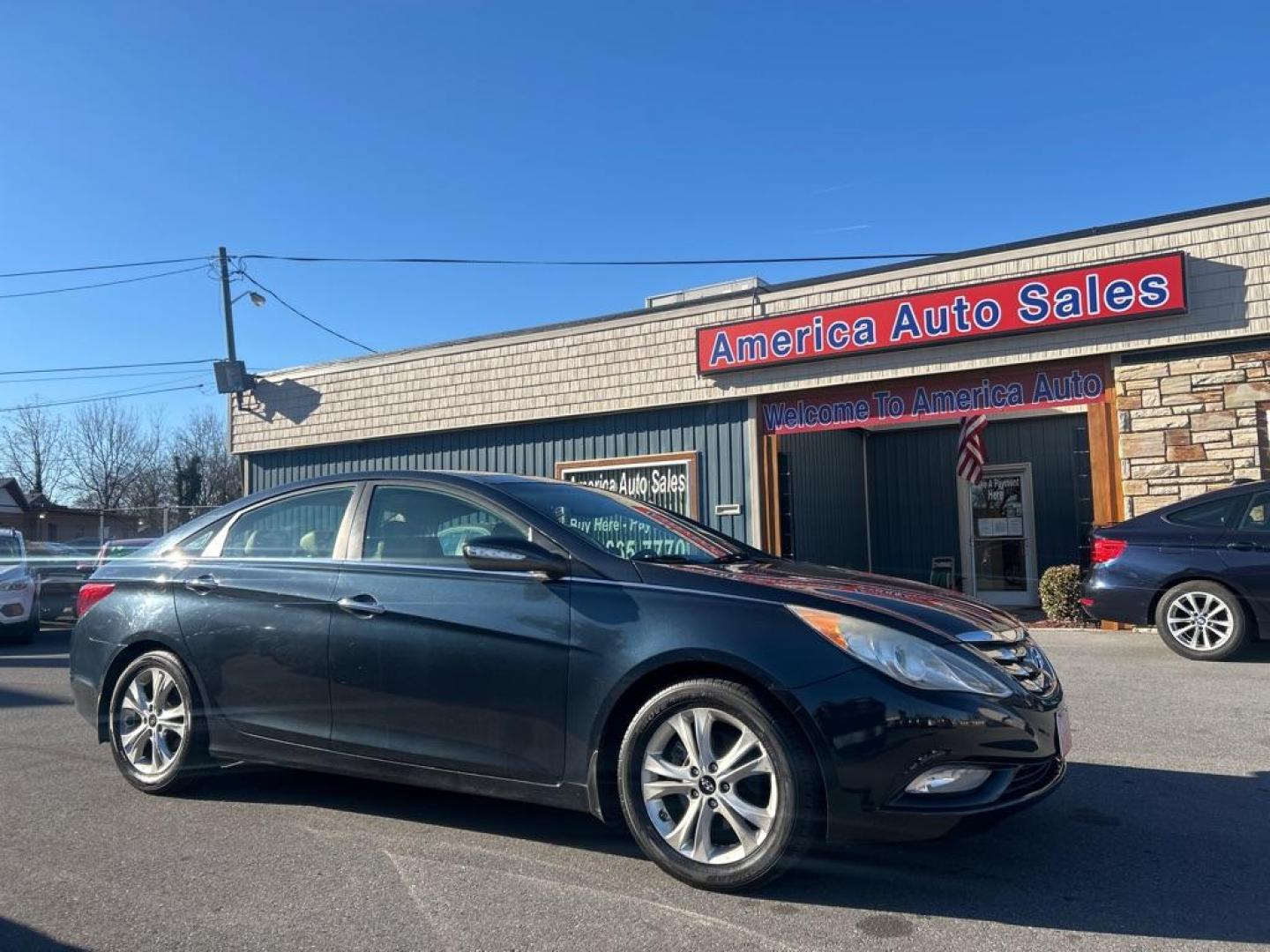 2012 BLUE HYUNDAI SONATA SE (5NPEC4AC9CH) with an 2.4L engine, Automatic transmission, located at 2514 Williamson Rd NE, Roanoke, VA, 24012, (540) 265-7770, 37.294636, -79.936249 - Photo#0