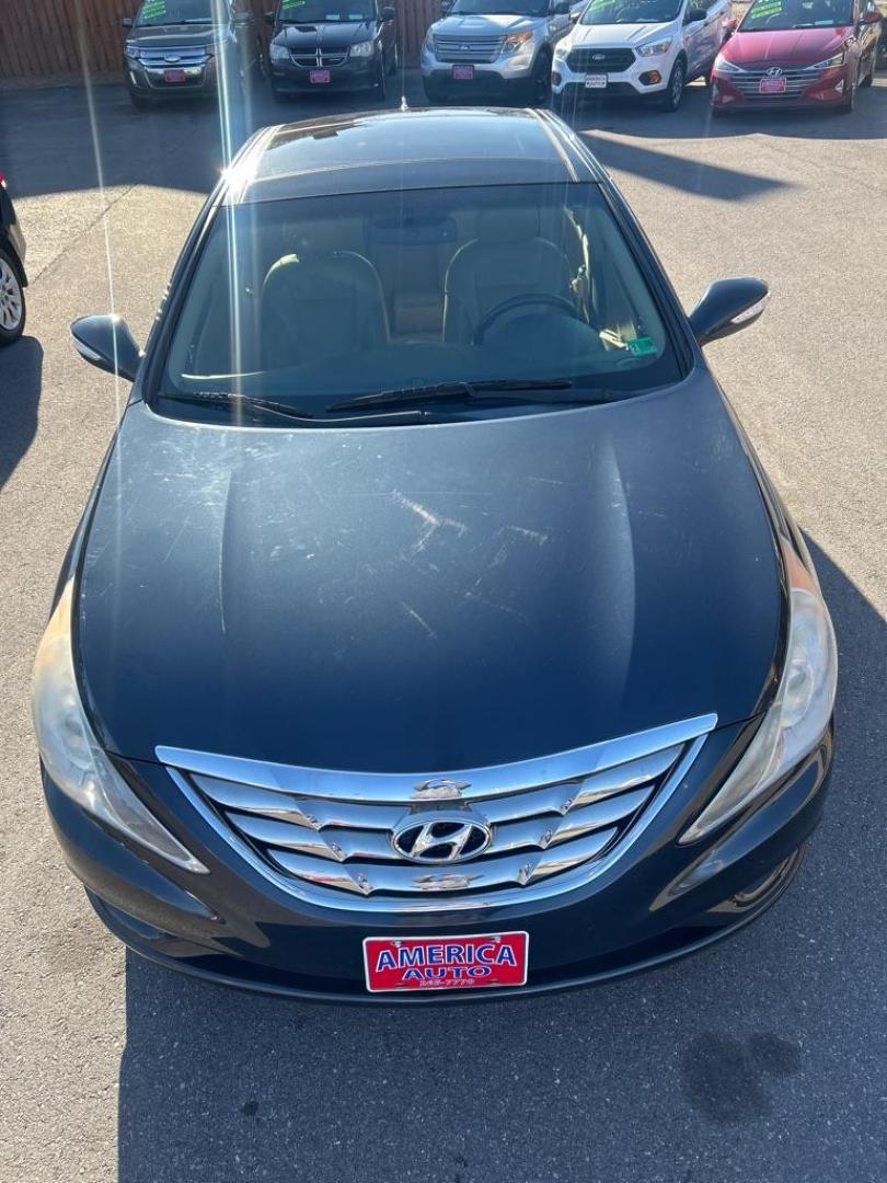 2012 BLUE HYUNDAI SONATA SE (5NPEC4AC9CH) with an 2.4L engine, Automatic transmission, located at 2514 Williamson Rd NE, Roanoke, VA, 24012, (540) 265-7770, 37.294636, -79.936249 - Photo#10