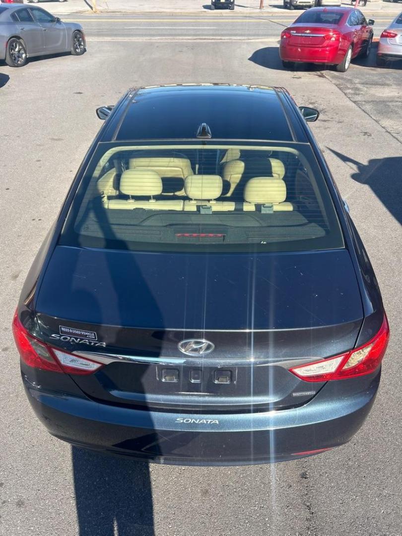 2012 BLUE HYUNDAI SONATA SE (5NPEC4AC9CH) with an 2.4L engine, Automatic transmission, located at 2514 Williamson Rd NE, Roanoke, VA, 24012, (540) 265-7770, 37.294636, -79.936249 - Photo#11