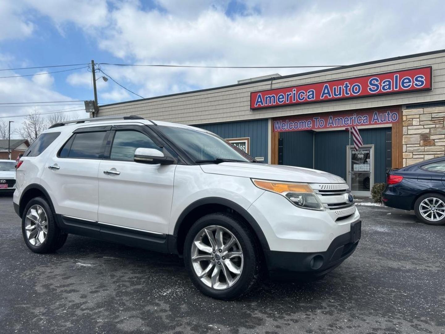 2011 WHITE FORD EXPLORER LIMITED (1FMHK8F88BG) with an 3.5L engine, Automatic transmission, located at 2514 Williamson Rd NE, Roanoke, VA, 24012, (540) 265-7770, 37.294636, -79.936249 - Photo#0