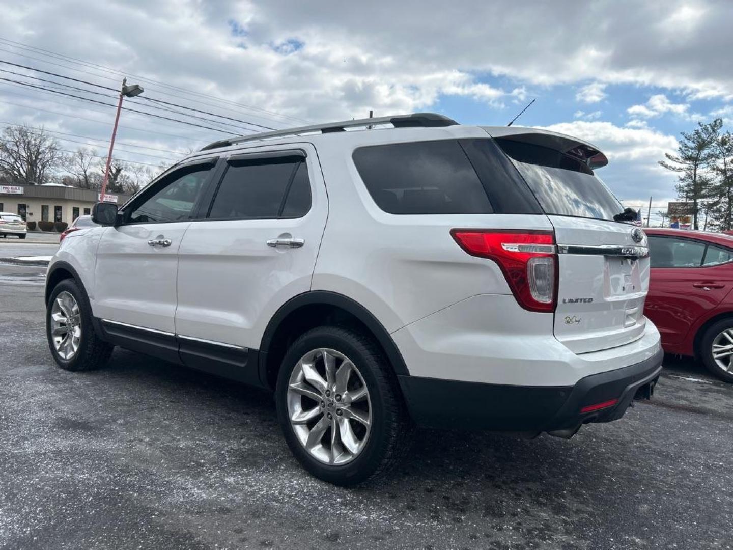 2011 WHITE FORD EXPLORER LIMITED (1FMHK8F88BG) with an 3.5L engine, Automatic transmission, located at 2514 Williamson Rd NE, Roanoke, VA, 24012, (540) 265-7770, 37.294636, -79.936249 - NO CREDIT CHECK FINANCING WITH ONLY $2000 DOWN PAYMENT!!!! Check out our website www.needausedvehicle.com for our No Credit Check/ In House Financing options!! No Credit Check Available!!! In House Financing Available!!! All Clean Title Vehicles (no Salvaged or flooded vehicles ever on our lot)! - Photo#1