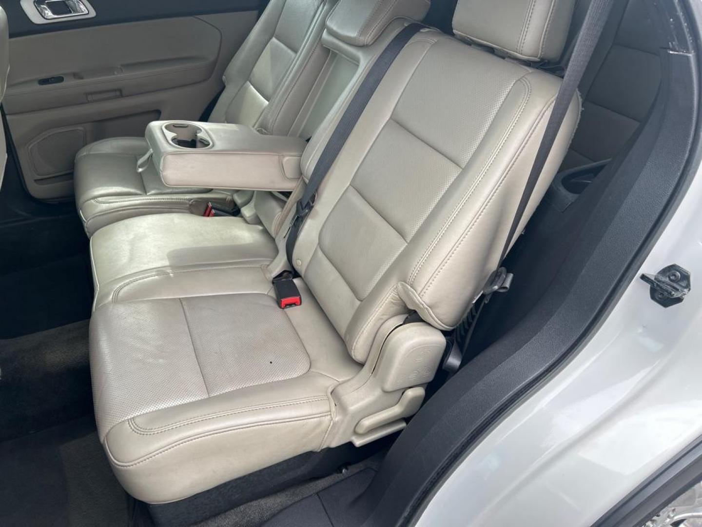 2011 WHITE FORD EXPLORER LIMITED (1FMHK8F88BG) with an 3.5L engine, Automatic transmission, located at 2514 Williamson Rd NE, Roanoke, VA, 24012, (540) 265-7770, 37.294636, -79.936249 - NO CREDIT CHECK FINANCING WITH ONLY $2000 DOWN PAYMENT!!!! Check out our website www.needausedvehicle.com for our No Credit Check/ In House Financing options!! No Credit Check Available!!! In House Financing Available!!! All Clean Title Vehicles (no Salvaged or flooded vehicles ever on our lot)! - Photo#5