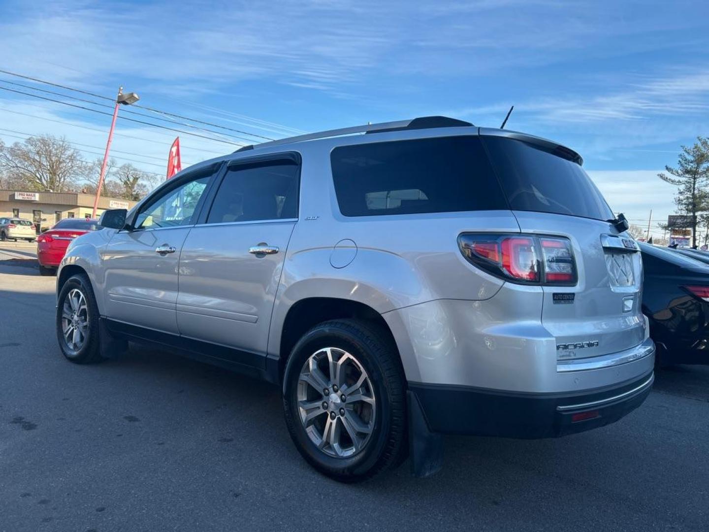 2016 SILVER GMC ACADIA SLT-1 (1GKKVRKD7GJ) with an 3.6L engine, Automatic transmission, located at 2514 Williamson Rd NE, Roanoke, VA, 24012, (540) 265-7770, 37.294636, -79.936249 - Photo#1