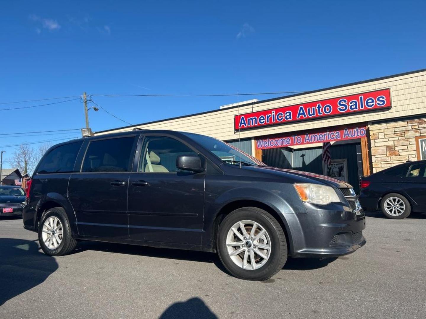 2014 GRAY DODGE GRAND CARAVAN SXT (2C4RDGCG0ER) with an 3.6L engine, Automatic transmission, located at 2514 Williamson Rd NE, Roanoke, VA, 24012, (540) 265-7770, 37.294636, -79.936249 - NO CREDIT CHECK FINANCING WITH ONLY $1800 DOWN PAYMENT!!!! Check out our website www.needausedvehicle.com for our No Credit Check/ In House Financing options!! No Credit Check Available!!! In House Financing Available!!! All Clean Title Vehicles (no Salvaged or flooded vehicles ever on our lot)! - Photo#0