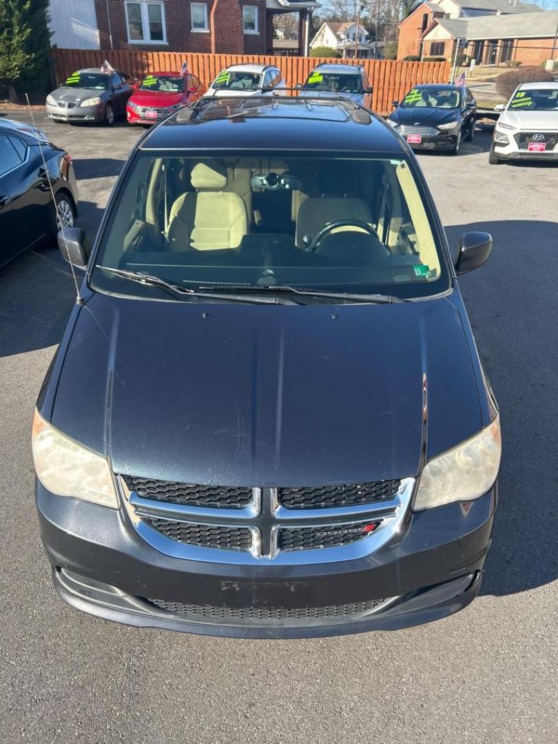 2014 GRAY DODGE GRAND CARAVAN SXT (2C4RDGCG0ER) with an 3.6L engine, Automatic transmission, located at 2514 Williamson Rd NE, Roanoke, VA, 24012, (540) 265-7770, 37.294636, -79.936249 - NO CREDIT CHECK FINANCING WITH ONLY $1800 DOWN PAYMENT!!!! Check out our website www.needausedvehicle.com for our No Credit Check/ In House Financing options!! No Credit Check Available!!! In House Financing Available!!! All Clean Title Vehicles (no Salvaged or flooded vehicles ever on our lot)! - Photo#10