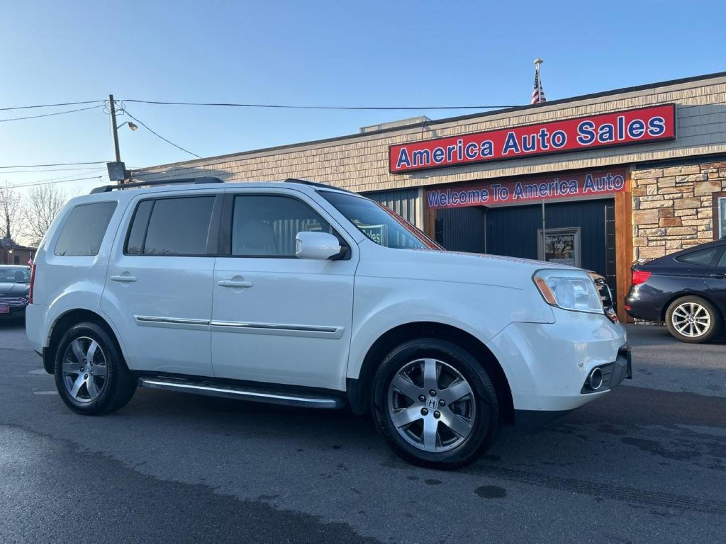 2014 WHITE HONDA PILOT TOURING (5FNYF4H93EB) with an 3.5L engine, Automatic transmission, located at 2514 Williamson Rd NE, Roanoke, VA, 24012, (540) 265-7770, 37.294636, -79.936249 - NO CREDIT CHECK FINANCING WITH ONLY $2500 DOWN PAYMENT!!!! Check out our website www.needausedvehicle.com for our No Credit Check/ In House Financing options!! No Credit Check Available!!! In House Financing Available!!! All Clean Title Vehicles (no Salvaged or flooded vehicles ever on our lot)! - Photo#0