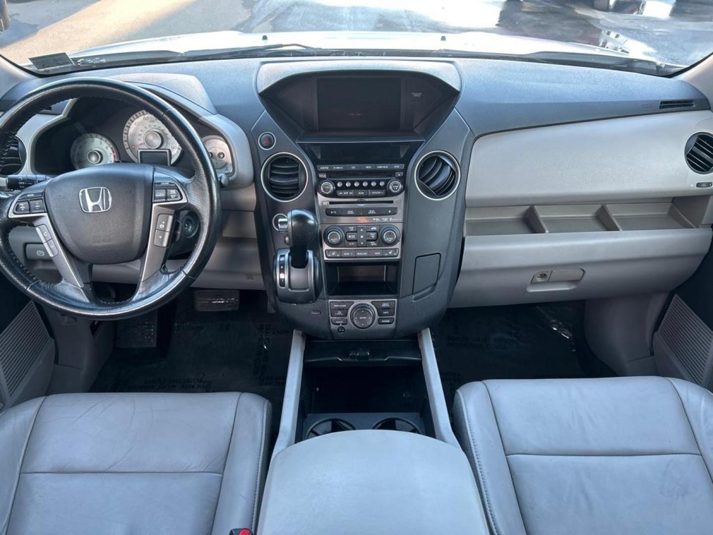 2014 WHITE HONDA PILOT TOURING (5FNYF4H93EB) with an 3.5L engine, Automatic transmission, located at 2514 Williamson Rd NE, Roanoke, VA, 24012, (540) 265-7770, 37.294636, -79.936249 - NO CREDIT CHECK FINANCING WITH ONLY $2500 DOWN PAYMENT!!!! Check out our website www.needausedvehicle.com for our No Credit Check/ In House Financing options!! No Credit Check Available!!! In House Financing Available!!! All Clean Title Vehicles (no Salvaged or flooded vehicles ever on our lot)! - Photo#4