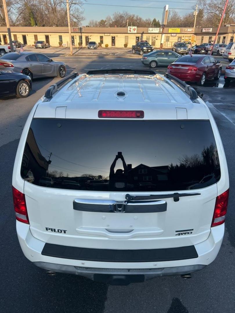 2014 WHITE HONDA PILOT TOURING (5FNYF4H93EB) with an 3.5L engine, Automatic transmission, located at 2514 Williamson Rd NE, Roanoke, VA, 24012, (540) 265-7770, 37.294636, -79.936249 - NO CREDIT CHECK FINANCING WITH ONLY $2500 DOWN PAYMENT!!!! Check out our website www.needausedvehicle.com for our No Credit Check/ In House Financing options!! No Credit Check Available!!! In House Financing Available!!! All Clean Title Vehicles (no Salvaged or flooded vehicles ever on our lot)! - Photo#11