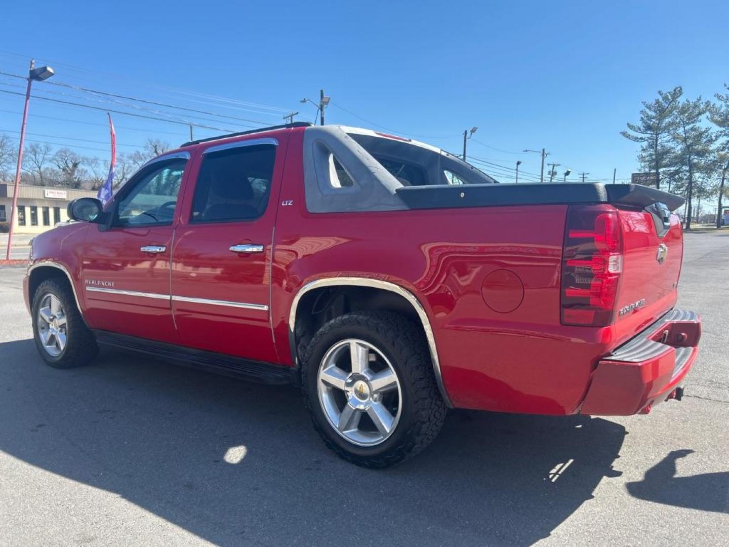 2010 RED CHEVROLET AVALANCHE LTZ (3GNVKGE04AG) with an 5.3L engine, Automatic transmission, located at 2514 Williamson Rd NE, Roanoke, VA, 24012, (540) 265-7770, 37.294636, -79.936249 - NO CREDIT CHECK FINANCING WITH ONLY $3000 DOWN PAYMENT!!!! Check out our website www.needausedvehicle.com for our No Credit Check/ In House Financing options!! No Credit Check Available!!! In House Financing Available!!! All Clean Title Vehicles (no Salvaged or flooded vehicles ever on our lot)! - Photo#1