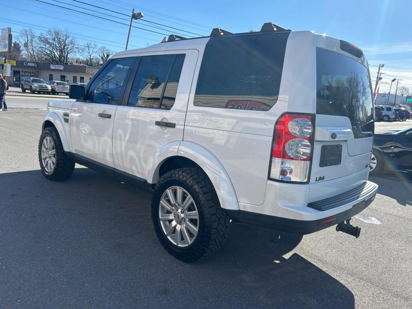 2013 WHITE LAND ROVER LR4 HSE (SALAG2D4XDA) with an 5.0L engine, Automatic transmission, located at 2514 Williamson Rd NE, Roanoke, VA, 24012, (540) 265-7770, 37.294636, -79.936249 - NO CREDIT CHECK FINANCING WITH ONLY $4700 DOWN PAYMENT!!!! Check out our website www.needausedvehicle.com for our No Credit Check/ In House Financing options!! No Credit Check Available!!! In House Financing Available!!! All Clean Title Vehicles (no Salvaged or flooded vehicles ever on our lot)! - Photo#1