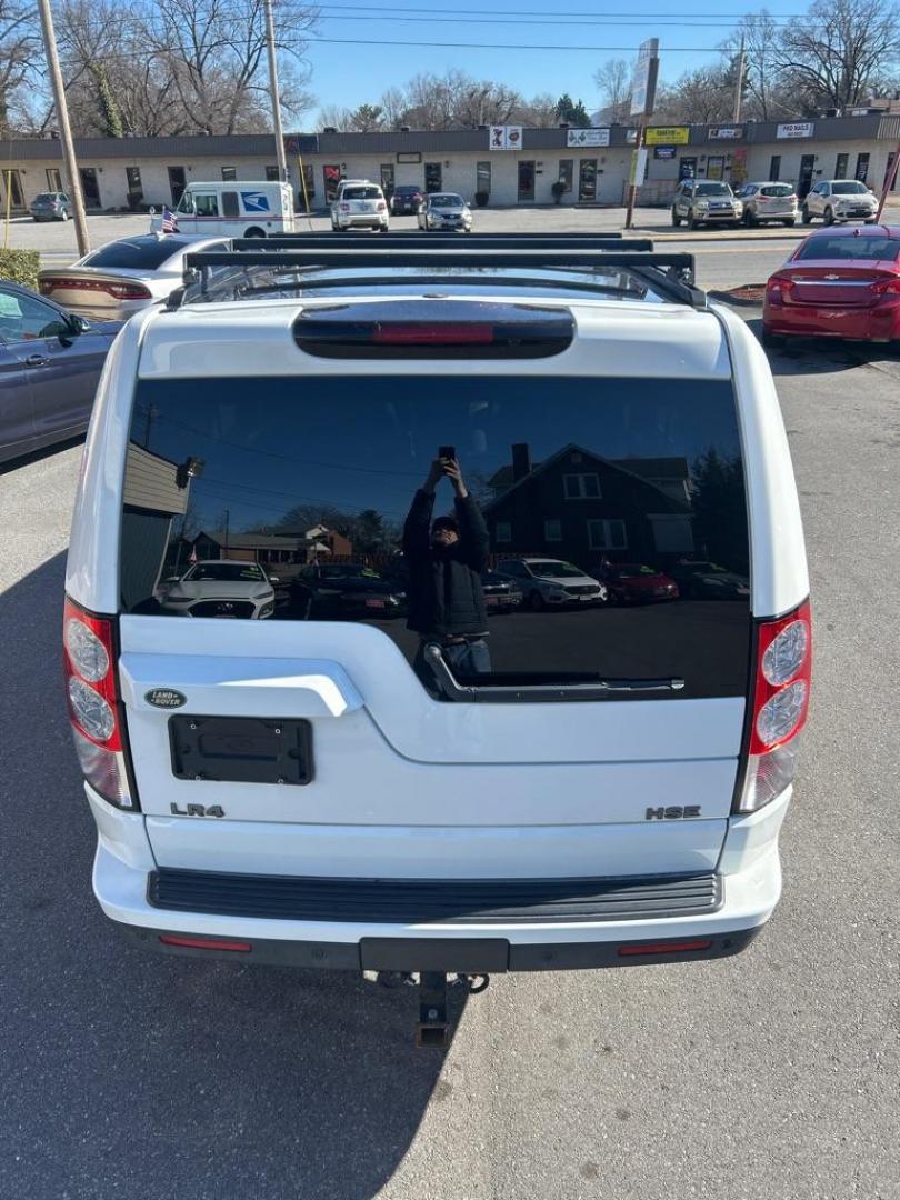 2013 WHITE LAND ROVER LR4 HSE (SALAG2D4XDA) with an 5.0L engine, Automatic transmission, located at 2514 Williamson Rd NE, Roanoke, VA, 24012, (540) 265-7770, 37.294636, -79.936249 - NO CREDIT CHECK FINANCING WITH ONLY $4700 DOWN PAYMENT!!!! Check out our website www.needausedvehicle.com for our No Credit Check/ In House Financing options!! No Credit Check Available!!! In House Financing Available!!! All Clean Title Vehicles (no Salvaged or flooded vehicles ever on our lot)! - Photo#2