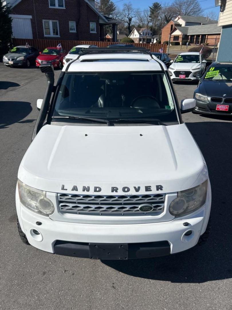 2013 WHITE LAND ROVER LR4 HSE (SALAG2D4XDA) with an 5.0L engine, Automatic transmission, located at 2514 Williamson Rd NE, Roanoke, VA, 24012, (540) 265-7770, 37.294636, -79.936249 - NO CREDIT CHECK FINANCING WITH ONLY $4700 DOWN PAYMENT!!!! Check out our website www.needausedvehicle.com for our No Credit Check/ In House Financing options!! No Credit Check Available!!! In House Financing Available!!! All Clean Title Vehicles (no Salvaged or flooded vehicles ever on our lot)! - Photo#3